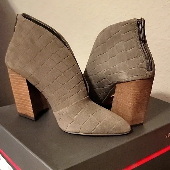 Vince Camuto Steevera Bootie Suede Grey size 7 - Picture 9 of 10